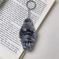 Porte-clés en acrylique en forme de losange avec motif marbre et imprimé de montagne outdoor - Boucle Dorée / Gris