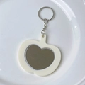 Llavero de espejo portátil con forma de manzana blanco crema y espejo de corazón - Blanco