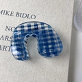Pinza per capelli a scacchi blu e bianchi con un design curvo a U traslucido per donna - Forma a U