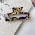 Rechthoekige haarklem van acetaat met schildpadpatroon in beige en bruine kleuren - Lichte Luipaardprint