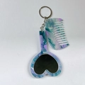 Détail de l'ensemble miroir coeur et peigne avec motif marbré bleu et vert - Vert Violet