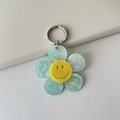 Portachiavi fiore con sorriso, petali marmorizzati azzurri e fibbia ad anello argento - Blu