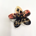 Vue détaillée de la pince à cheveux fleur avec motif citrouille et fantôme d'Halloween - Orange (Imprimé Mix Halloween-18)