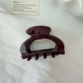 Dettaglio di una pinza per capelli in acetato bordeaux con scritte fatte a mano su stoffa - 4# Cioccolato