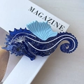 Pinza per capelli a forma di cavalluccio marino in resina blu con glitter brillanti - Stile Ippocampo Glitter Blu (FZ1110-1)