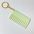 Minimalistischer hellgrüner Kamm-Schlüsselanhänger mit breiten Zähnen und Goldring - Goldene Schnalle - Grün