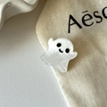 Pince à cheveux fantôme blanc mignon avec finition nacrée pour coiffures d'Halloween - Fantôme Souriant