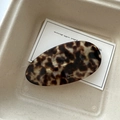 Elegant oval tortoiseshell acetate hair barrette with a glossy finish and French style - Tortoiseshell