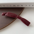 Fermaglio a banana a fiocco in resina rosso bordeaux lucido con chiusura a torsione - Lucido / Borgogna