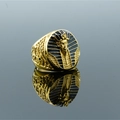 Anello Faraone Egiziano Tutankhamon in acciaio dorato con dettagli in smalto nero - US 7 / Oro