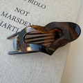 Pinza per capelli piatta in resina ambrata a forma di cuore con trama tartarugata - Francese Lucido