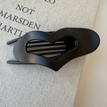 Pince à cheveux noire mate en forme de cœur avec ressort métallique pour le coiffage - Noir Mat