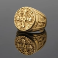 Bague chevalière Saint-Benoît en acier titane doré avec gravure de croix complexe - Taille 7 / Or