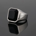 Anello con sigillo vintage da uomo con pietra nera rettangolare taglio smeraldo in acciaio - US 7 / Tono Argento Con Pietra Nera