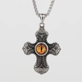 Collier croix gothique en acier inoxydable avec œil du démon orange et gravures rétro - Pendentif Carmine avec Chaîne