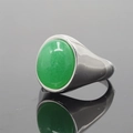 Vintage roestvrijstalen ring met grote ovale groene edelsteen in gepolijst zilveren afwerking - Stalen Basis Jadesteen