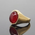 Vintage vergulde zegelring met een grote ovale rode cabochon edelsteen - Gouden Basis Rode Glassteen