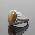 Herrenring aus Edelstahl mit großem ovalem Tigerauge-Stein in polierter Silber-Optik - Größe 7 / Silberton Kaffeebrauner Katzenaugenstein