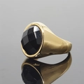 Gepolijste goudkleurige ring van roestvrij staal met ovale zwarte edelsteen facet - Gouden Basis Zwart Gefacetteerd
