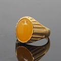Herren Vintage Ring vergoldet mit großem ovalem orangefarbenem Stein und Texturband - Größe 7 / Goldsockel Gelber Chalcedon