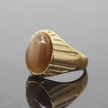 Vintage-Herrenring aus goldenem Edelstahl mit braunem Katzenaugenstein und Stufenstruktur - Größe 7 / Gold Basis Braunes Katzenauge