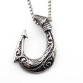 Vintage Wikinger Angelhaken Anhänger mit Maori-Muster an einer quadratischen Perlenkette - Anhänger Mit Venezianerkette
