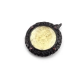 Colgante de Buda dorado con marco negro y circonitas rojas en collar de acero - Solo Colgante Amitabha (Sin Cadena)