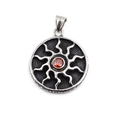 Collana vintage dio del sole in acciaio al titanio con ciondolo in zircone rosso su bianco - Solo Ciondolo (Senza Catena)