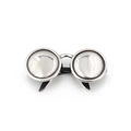 Retro-Hip-Hop-Anhänger aus Silber in Form einer runden Vintage-Sonnenbrille auf weißem Grund - Stil C Retro Silber Rundrahmen Anhänger Ohne Kette
