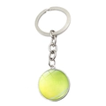 Detailansicht silberner Tennisball Schlüsselanhänger mit gelb-grünem Musteranhänger - Tennis-Stil (XSWX6400-11)