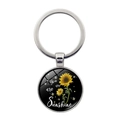 Détail macro du porte-clés argenté avec motif de tournesol et texte You Are My Sunshine - Argent-You Are My Sunshine (Style 2-Avec Abeille)
