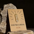 Macro-opname van een citrien kristal op een You are a Real Gem cadeaukaart voor sieraden - Gele Hematoïde Kwarts