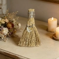Mini balai décoratif fait main en paille avec pendentif en cristal pour décor de maison - Balai avec Citrine