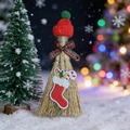 Kerstbezem decoratie met rode mini muts en groene pompon voor een feestelijke sfeer - Rode Muts Kerstsok
