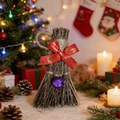 Balai décoratif de Noël artisanal avec ruban rouge et clochette dans un décor festif - 10*5cm / Nœud Rouge + Cloche Violette