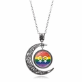 Collana luna traforata argento con strisce arcobaleno e simbolo lesbico LGBTQ+ - Stile Doppia Femmina Arcobaleno
