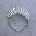 Corona di cristallo bianco naturale fatta a mano con base in metallo argentato stile boho - Metà Cristallo + Filo Dorato