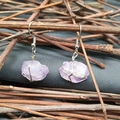 Pendientes de amatista natural hechos a mano con piedras en bruto envueltas en hilo - Amatista con Alambre de Plata (Gancho de Plata)
