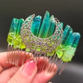 Peine de cristal verde con luna plateada hueca, estilo bohemio de bruja mujer - Luna Verde Amarillo
