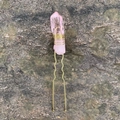 Épingle à cheveux en U avec cristal rose naturel et fil métallique doré torsadé - Rose Clair Fil Or Pic à Cheveux Or