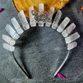 Détail de la couronne en cristal rose naturel avec papillon d'argent ciselé - Quartz Rose Fil d'Argent Serre-tête Argenté Avec Papillon
