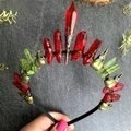 Gothic crystal crown headband with red and green raw stones and crow skull charms - Basic Style / Dark Red And Green