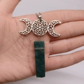 Triple Moon Göttin Halskette mit dunkelgrünem Naturstein Anhänger in Silber-Finish - Dreifachmond mit Indischem Achat