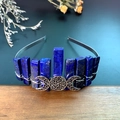 Détail de couronne en cristal lapis-lazuli fait main avec fil argent et lune - Lapis-lazuli & Triple Lune