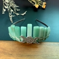 Serre-tête artisanal en cristal vert avec symbole de triple lune au style bohème gothique - Aventurine Verte & Triple Lune
