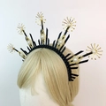 Corona aureola gotica con punte nere e dettagli floreali in metallo dorato - Nero Accessori Oro Stella