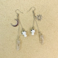 Boucles d'oreilles bohèmes asymétriques avec champignon, lune, soleil et cristal blanc - Champignon Blanc