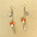 Boucles d'oreilles bohèmes asymétriques avec pendentif champignon et cristal naturel - Champignon Orange