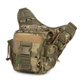 Bandolera táctica de camuflaje con sistema MOLLE y hebilla de liberación, vista de 45 grados - Camuflaje CP