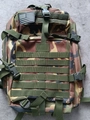 Taktischer 3P-Rucksack in Waldtarnung mit MOLLE-System und USA-Flaggen-Patch-Detail - 36-55L / Dschungeltarnung